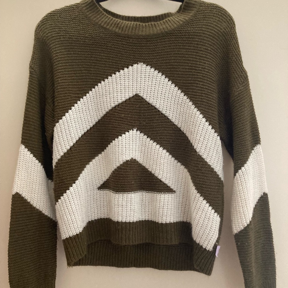 Women’s size M Knit Derek Heart Sweater